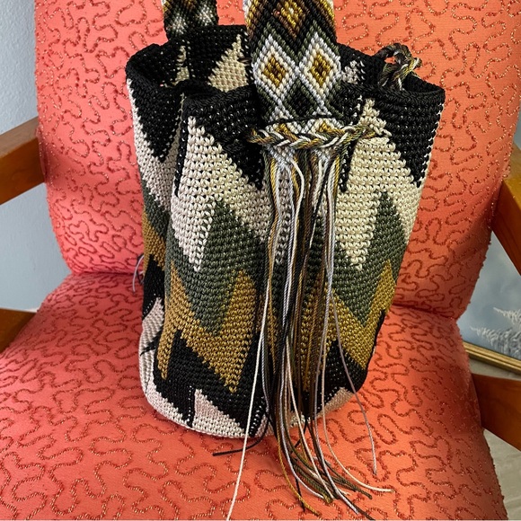 Wayuu | Mochila Woven Drawstring Chevron Earth Tones Crossbody Bag w Tassels - Picture 4 of 9